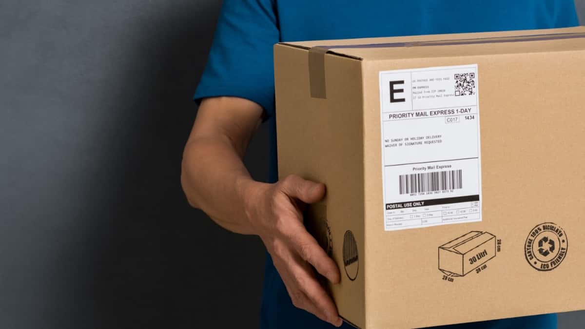 Your orders shipped, faster and cheaper, with SQQUID’s Fulfillment Automation